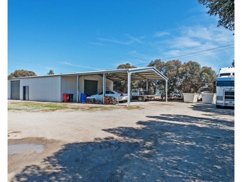 2 Suttie Drive, Swan Hill VIC 3585