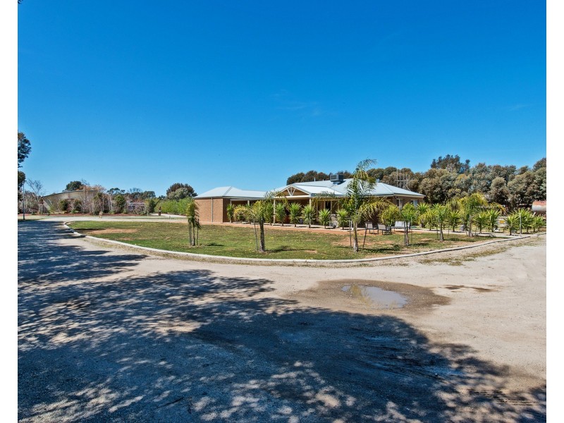 2 Suttie Drive, Swan Hill VIC 3585
