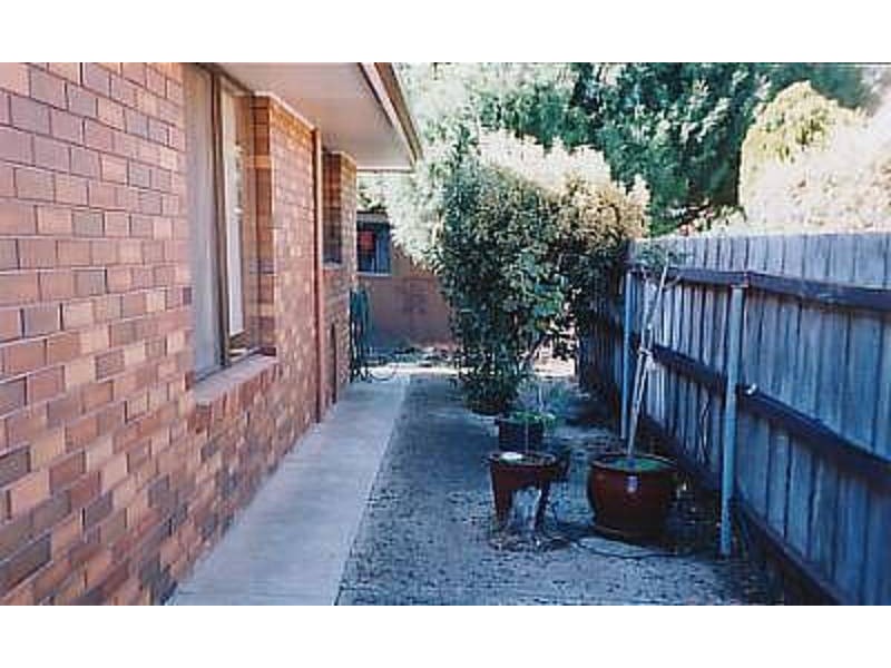 2/64 Stradbroke Avenue, Swan Hill VIC 3585