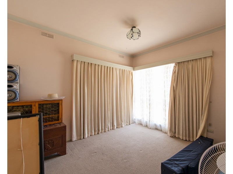 22 Douglas Avenue, Swan Hill VIC 3585