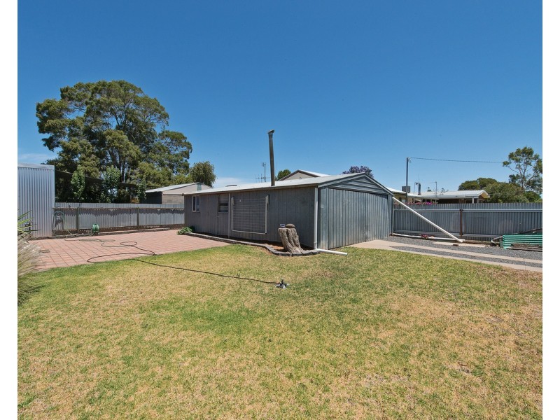 22 Douglas Avenue, Swan Hill VIC 3585