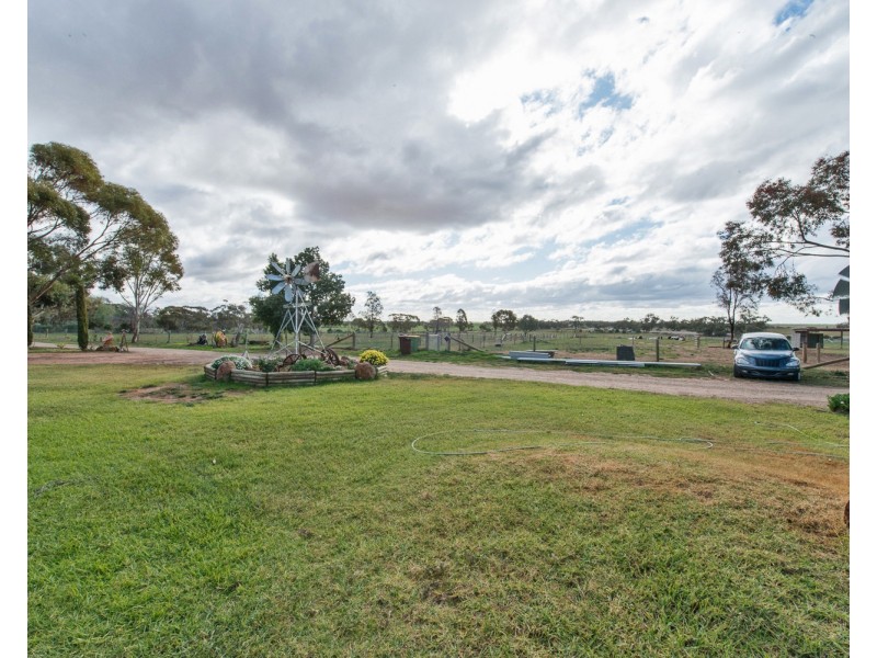 94 Ross Road, Nyah West VIC 3595
