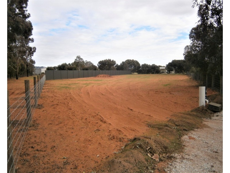 4 Yvonne Close, Swan Hill VIC 3585