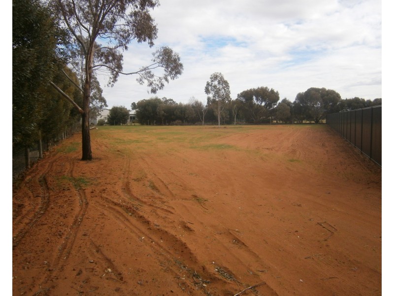 4 Yvonne Close, Swan Hill VIC 3585