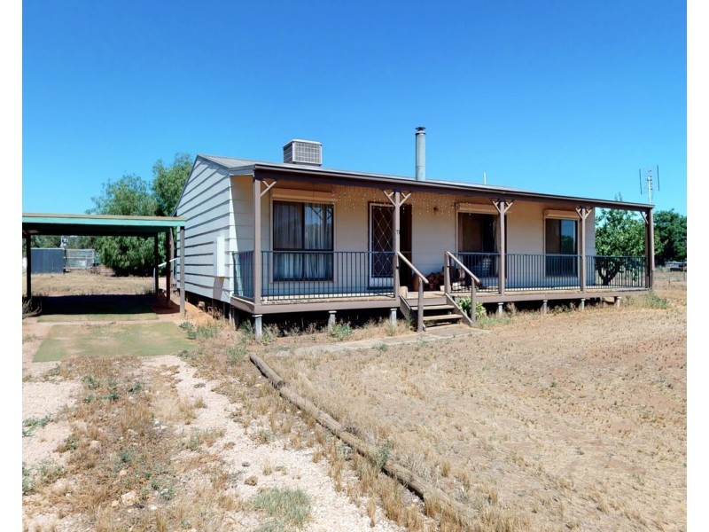 11 Station Street, Piangil VIC 3597