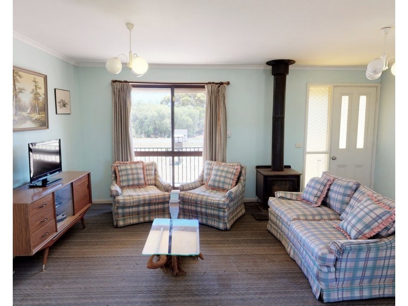 11 Station Street, Piangil VIC 3597