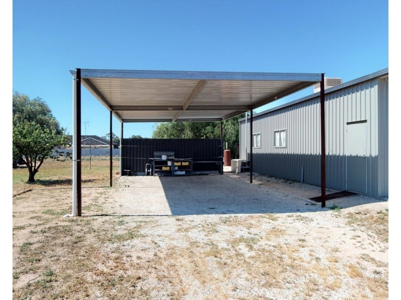 11 Station Street, Piangil VIC 3597