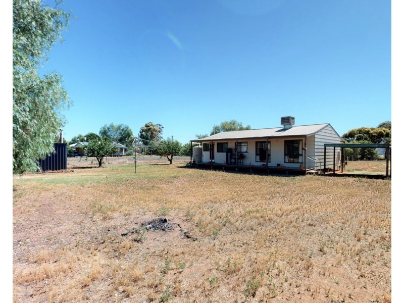 11 Station Street, Piangil VIC 3597