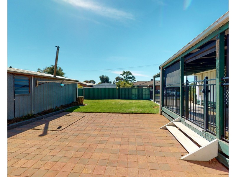 22 Douglas Avenue, Swan Hill VIC 3585