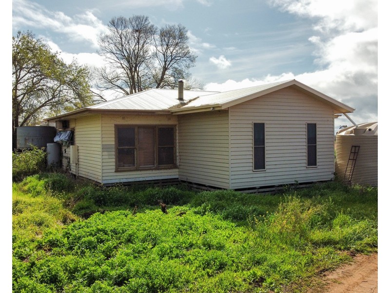 157 Ridge Road, Tresco VIC 3583