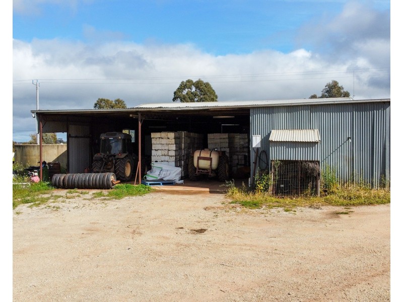 157 Ridge Road, Tresco VIC 3583