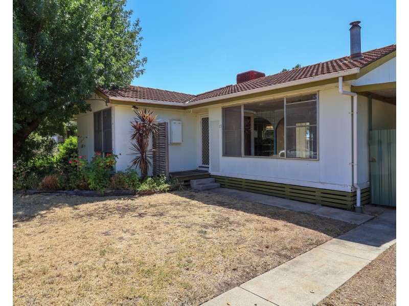 17 McCann Crescent, Kerang VIC 3579