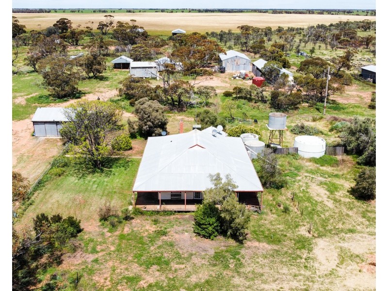 392 Millers Tank Road, Manangatang VIC 3546