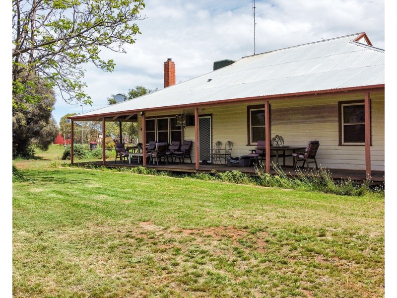 392 Millers Tank Road, Manangatang VIC 3546