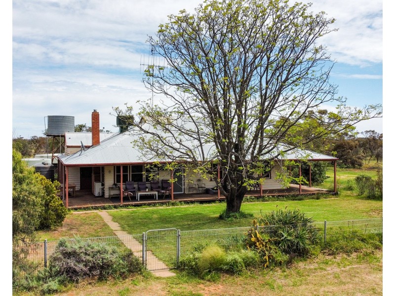 392 Millers Tank Road, Manangatang VIC 3546