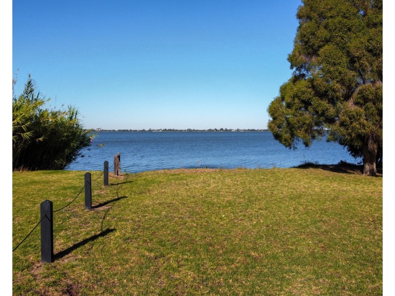 455 Lakeside Drive, Lake Boga VIC 3584