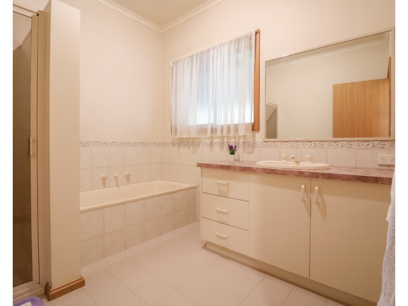 24 Gillespie Street, Swan Hill VIC 3585