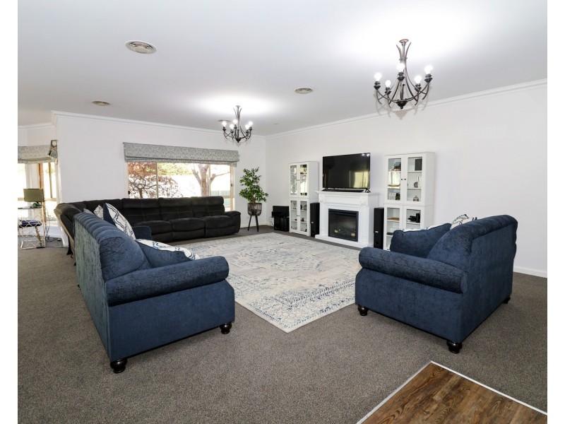 2 Cedar Court, Swan Hill VIC 3585