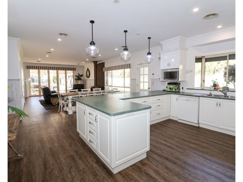 2 Cedar Court, Swan Hill VIC 3585