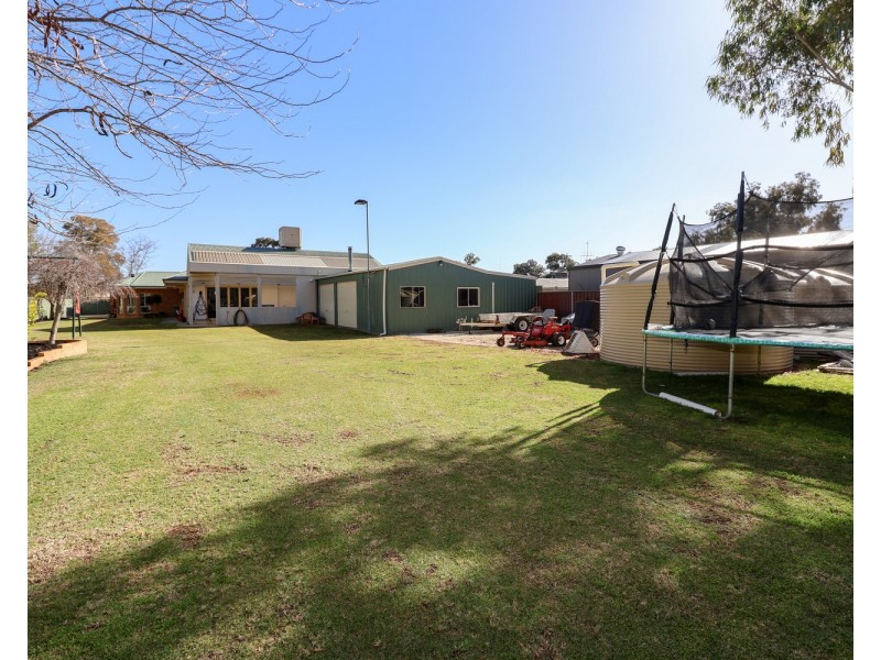 2 Cedar Court, Swan Hill VIC 3585