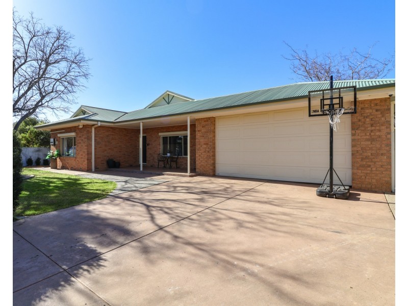 2 Cedar Court, Swan Hill VIC 3585