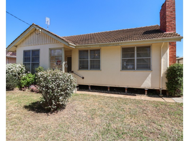 38 Stradbroke Avenue, Swan Hill VIC 3585