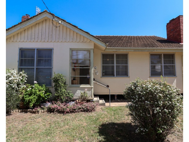 38 Stradbroke Avenue, Swan Hill VIC 3585