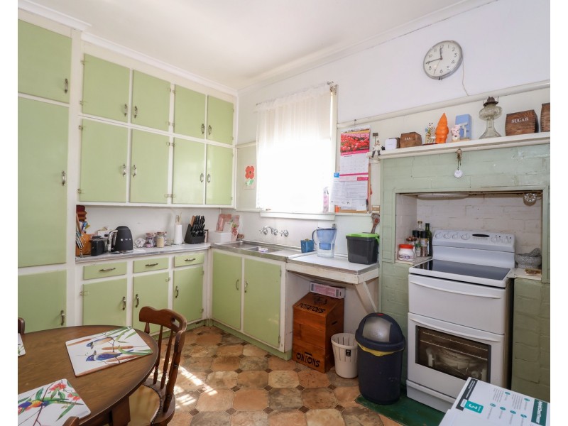 38 Stradbroke Avenue, Swan Hill VIC 3585