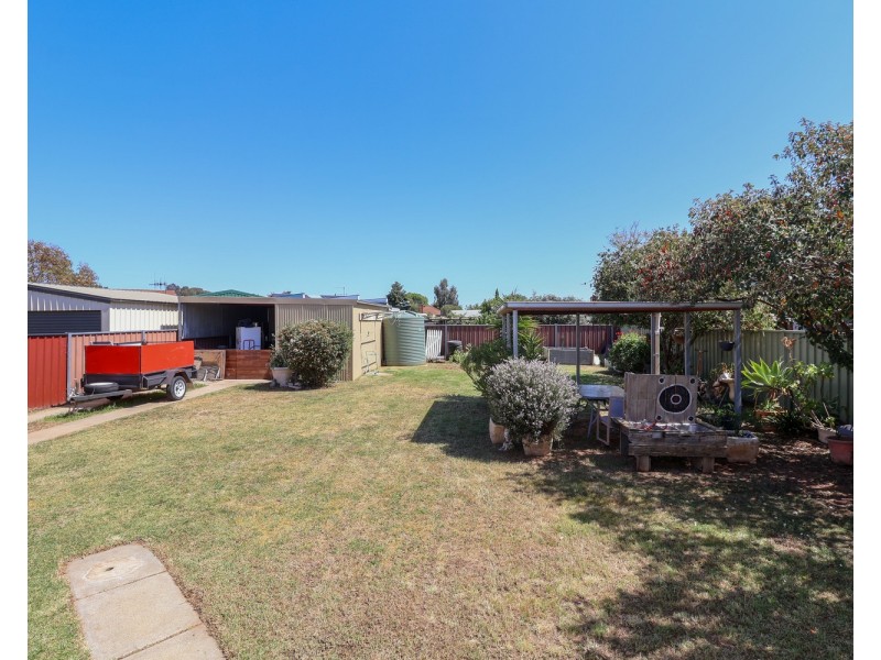 38 Stradbroke Avenue, Swan Hill VIC 3585