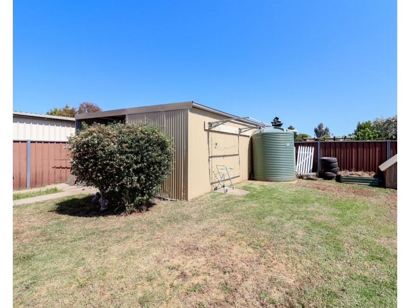 38 Stradbroke Avenue, Swan Hill VIC 3585