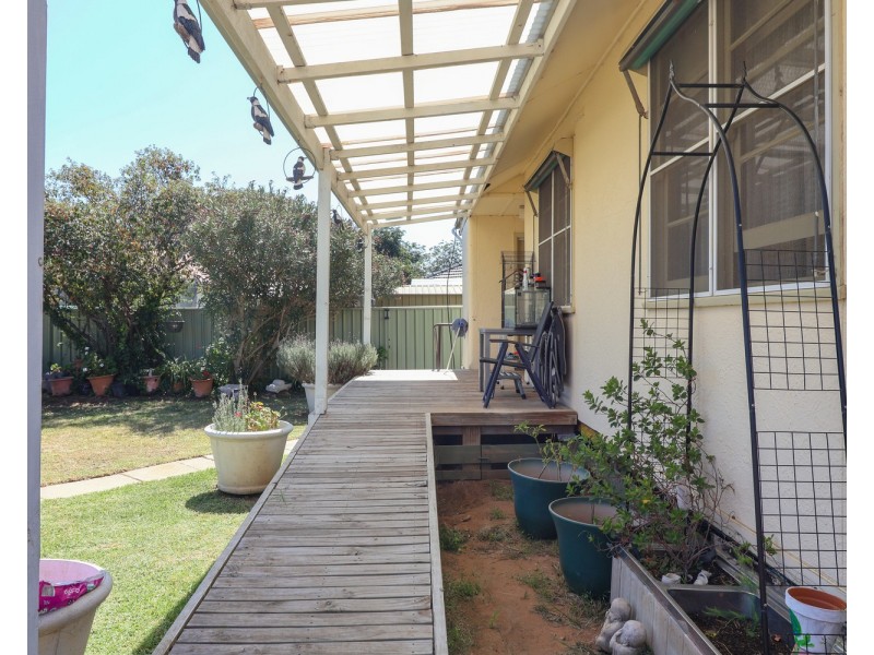 38 Stradbroke Avenue, Swan Hill VIC 3585