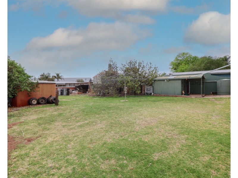 18 Elizabeth Street, Nyah West VIC 3595