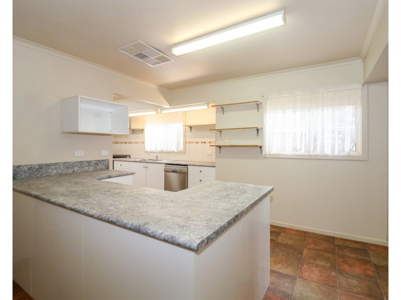 25 Domaille Crescent, Swan Hill VIC 3585