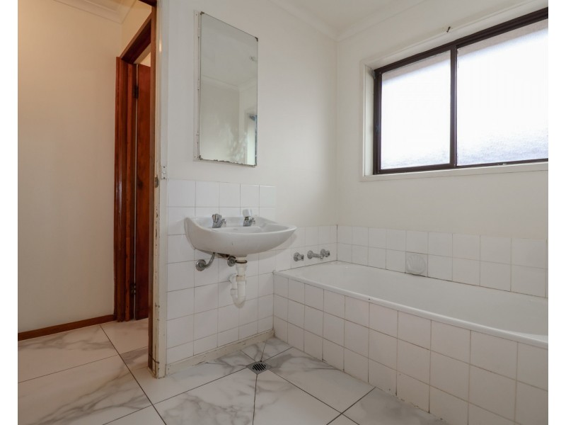 25 Domaille Crescent, Swan Hill VIC 3585