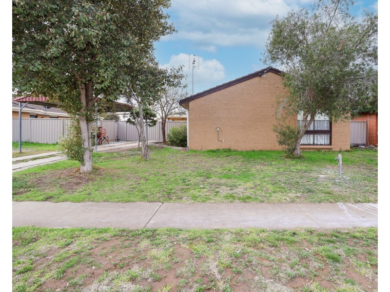 25 Domaille Crescent, Swan Hill VIC 3585