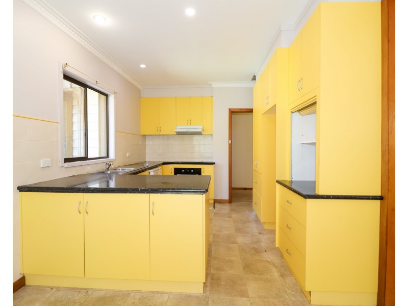 180 Stradbroke Avenue, Swan Hill VIC 3585