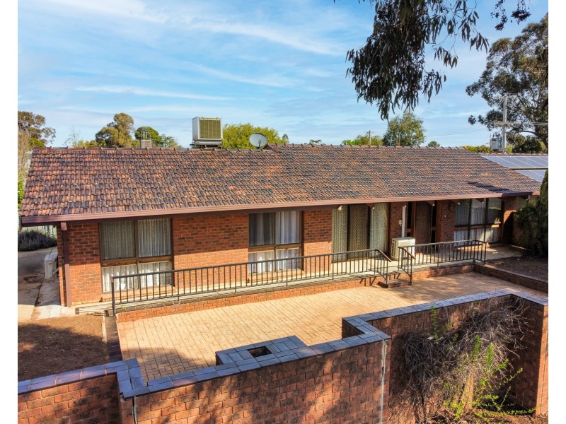 11 Cobham Avenue, Swan Hill VIC 3585