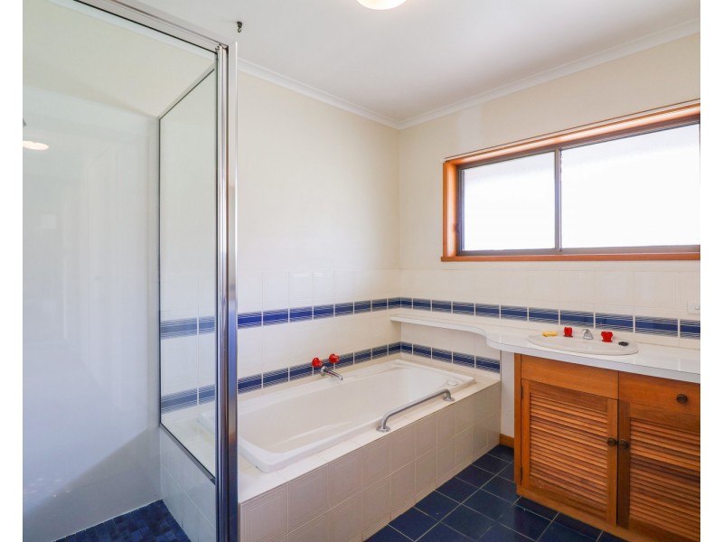11 Cobham Avenue, Swan Hill VIC 3585