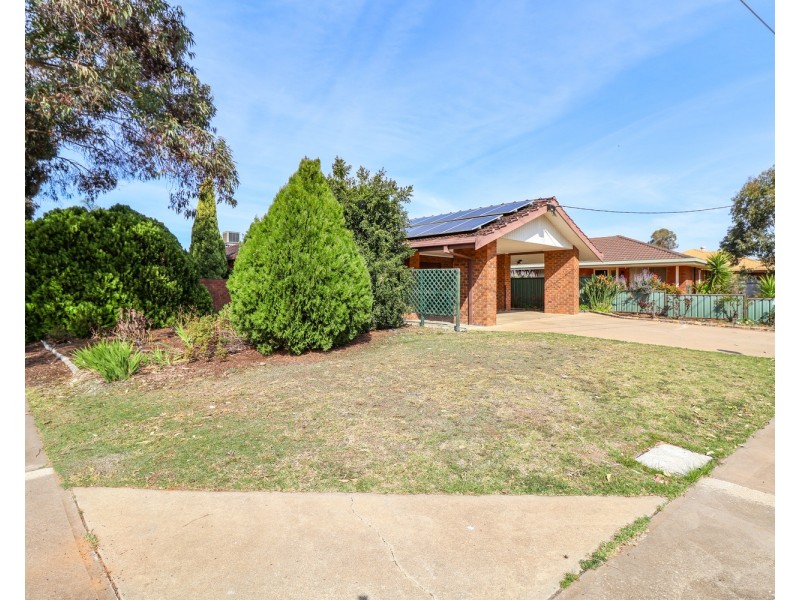 11 Cobham Avenue, Swan Hill VIC 3585