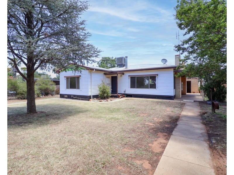 27 Leigh Street, Nyah West VIC 3595