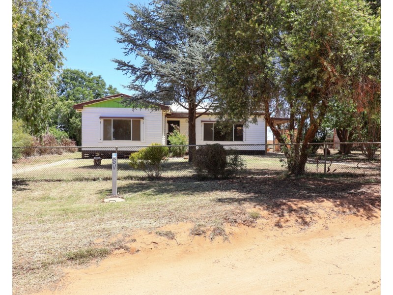 27 Leigh Street, Nyah West VIC 3595
