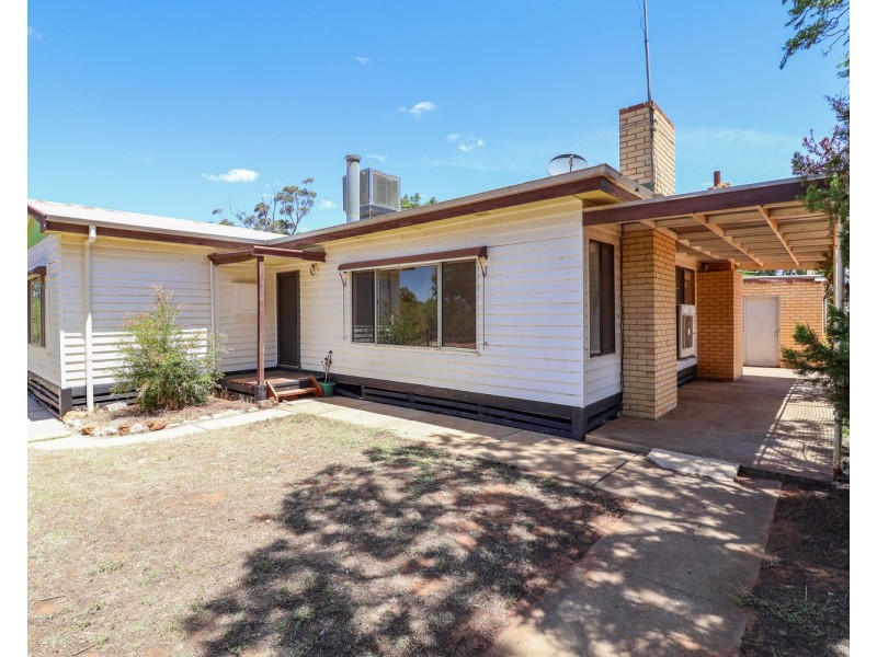 27 Leigh Street, Nyah West VIC 3595