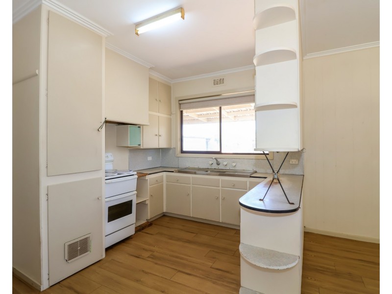 27 Leigh Street, Nyah West VIC 3595