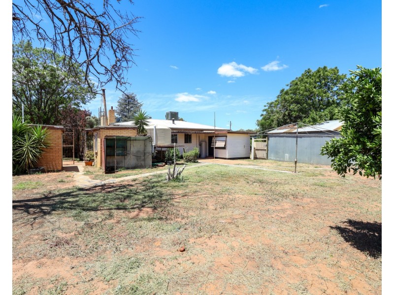 27 Leigh Street, Nyah West VIC 3595