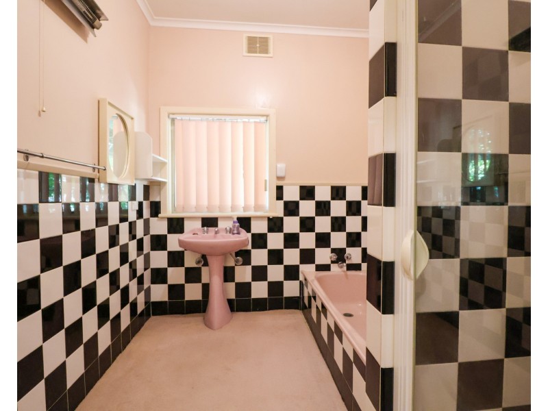 45 Stradbroke Avenue, Swan Hill VIC 3585