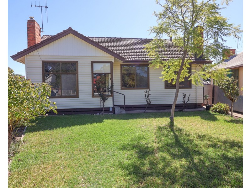 10 Murrull Avenue, Swan Hill VIC 3585