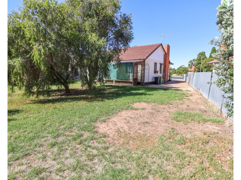 10 Murrull Avenue, Swan Hill VIC 3585