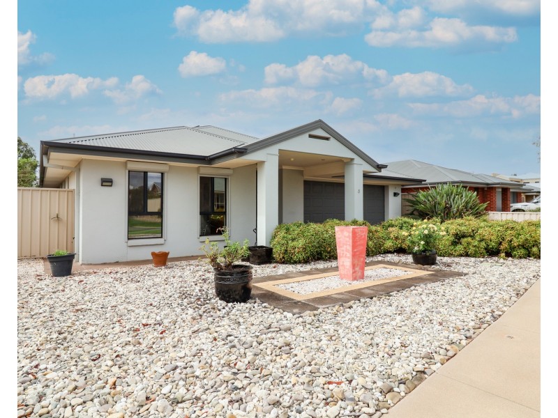 8 Sugarwood Avenue, Swan Hill VIC 3585