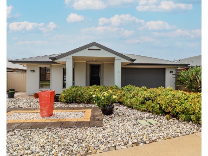 8 Sugarwood Avenue, Swan Hill VIC 3585