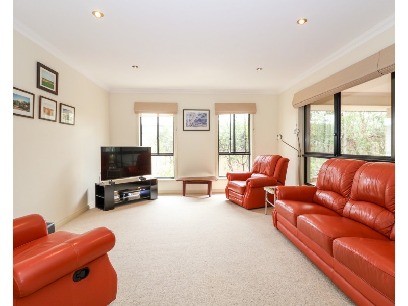 8 Sugarwood Avenue, Swan Hill VIC 3585